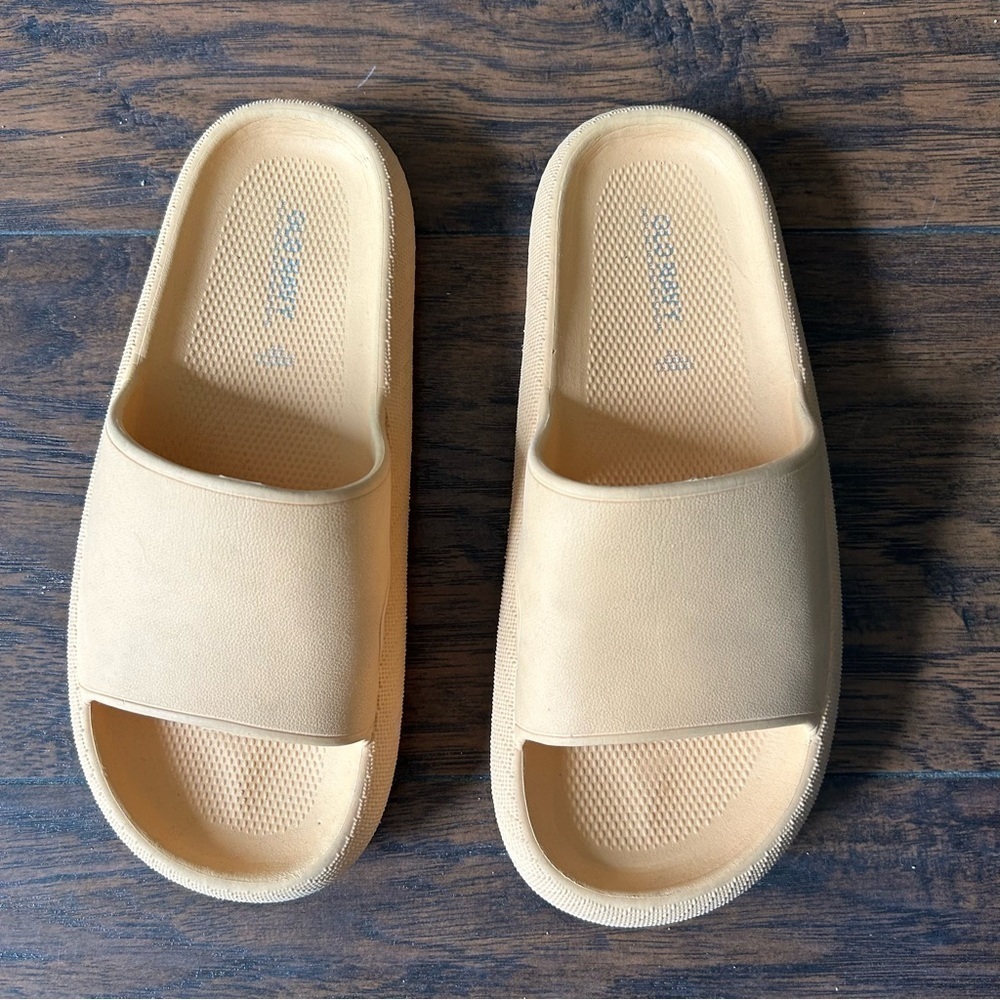 Old Navy, Men, Slides - Picture 2 of 11